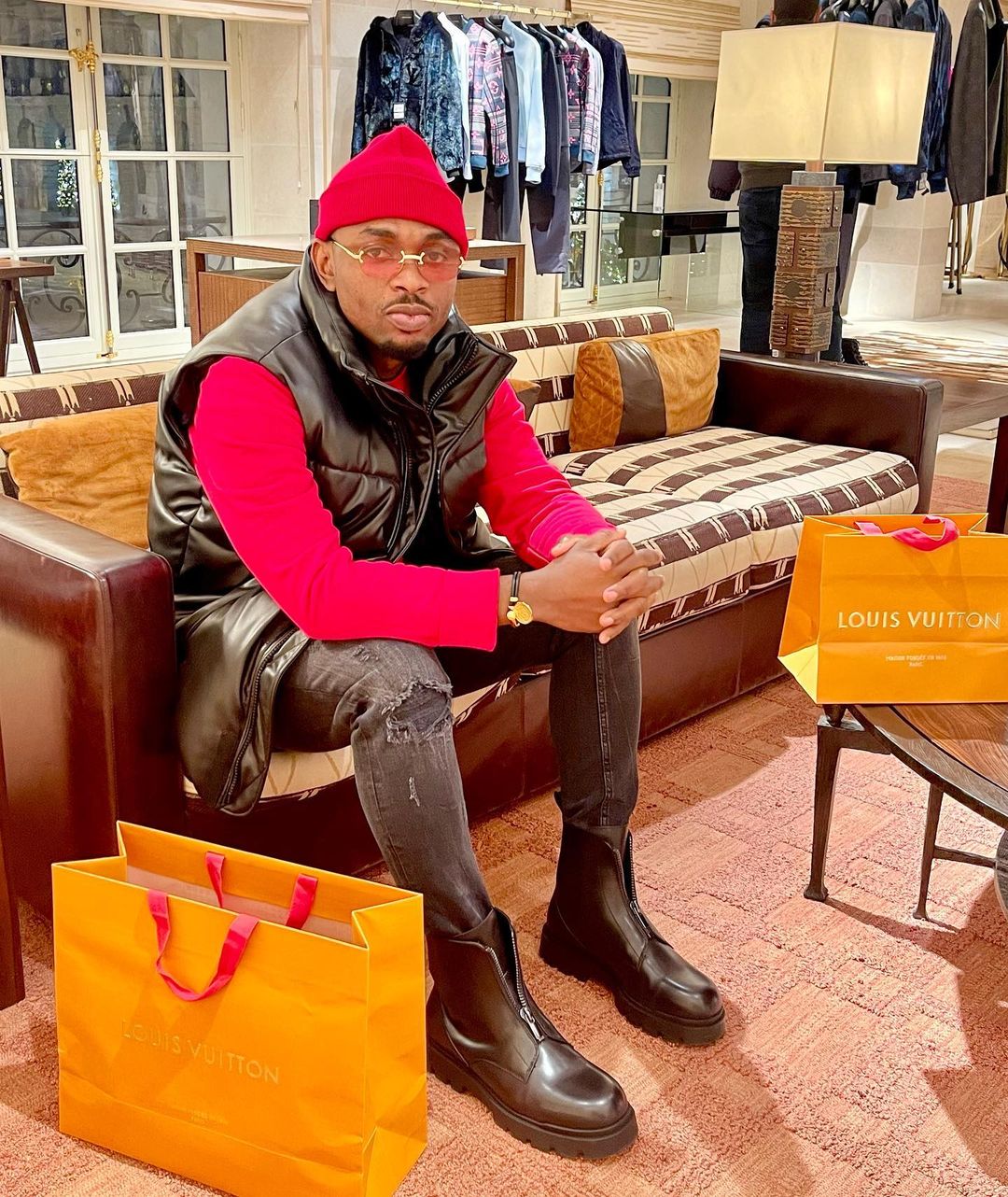 OMMY DIMPOZ ASHINDA TUZO KWENYE ONYESHO LA SWAHILI FASHION WEEK