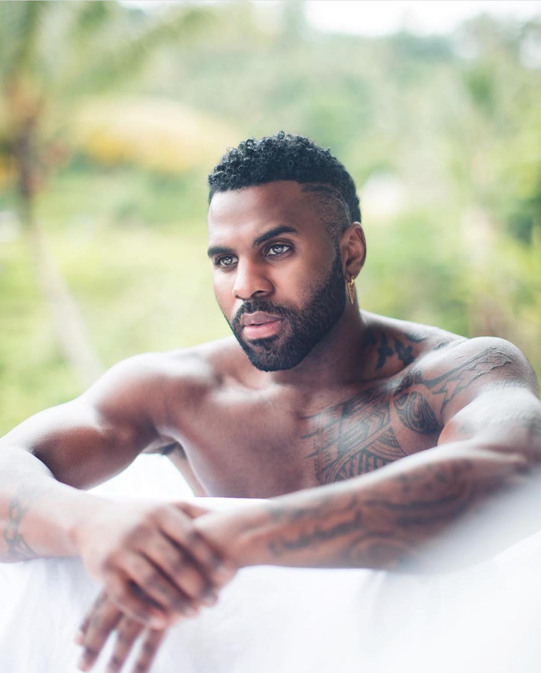  JASON DERULO AMPIGA MTU NGUMI YA USO KISA KUITWA USHER