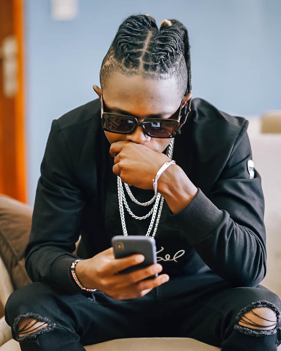  MR. SEED AMVUA NGUO RINGTONE, AMSHAURI AFUNGE NDOA KWANI UMRI UNAMPA KISOGO