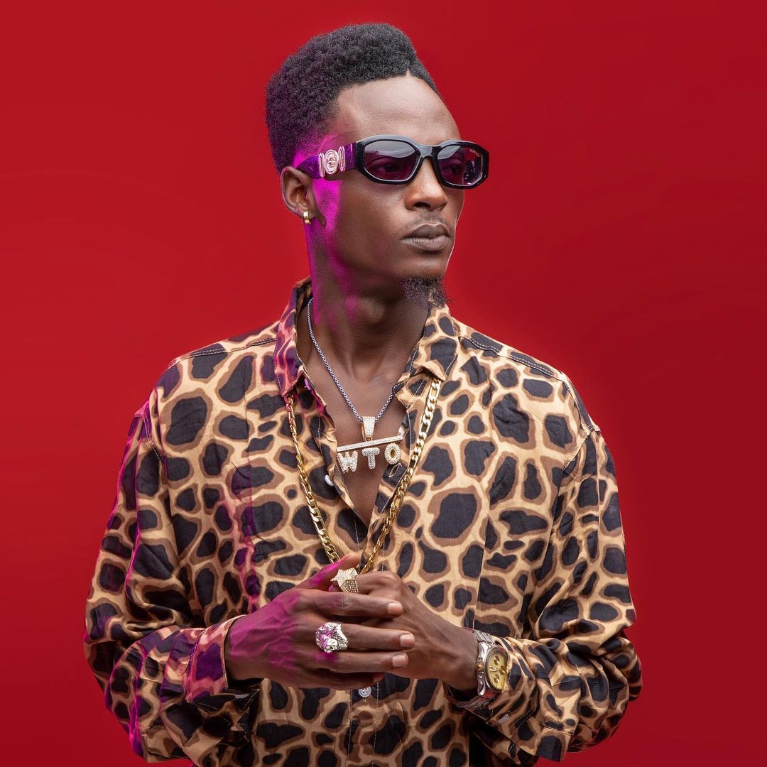  KALIFAH AGANAGA AMSHAURI PRODYUZA WA MUZIKI DADDY ANDRE AACHE KUIMBA