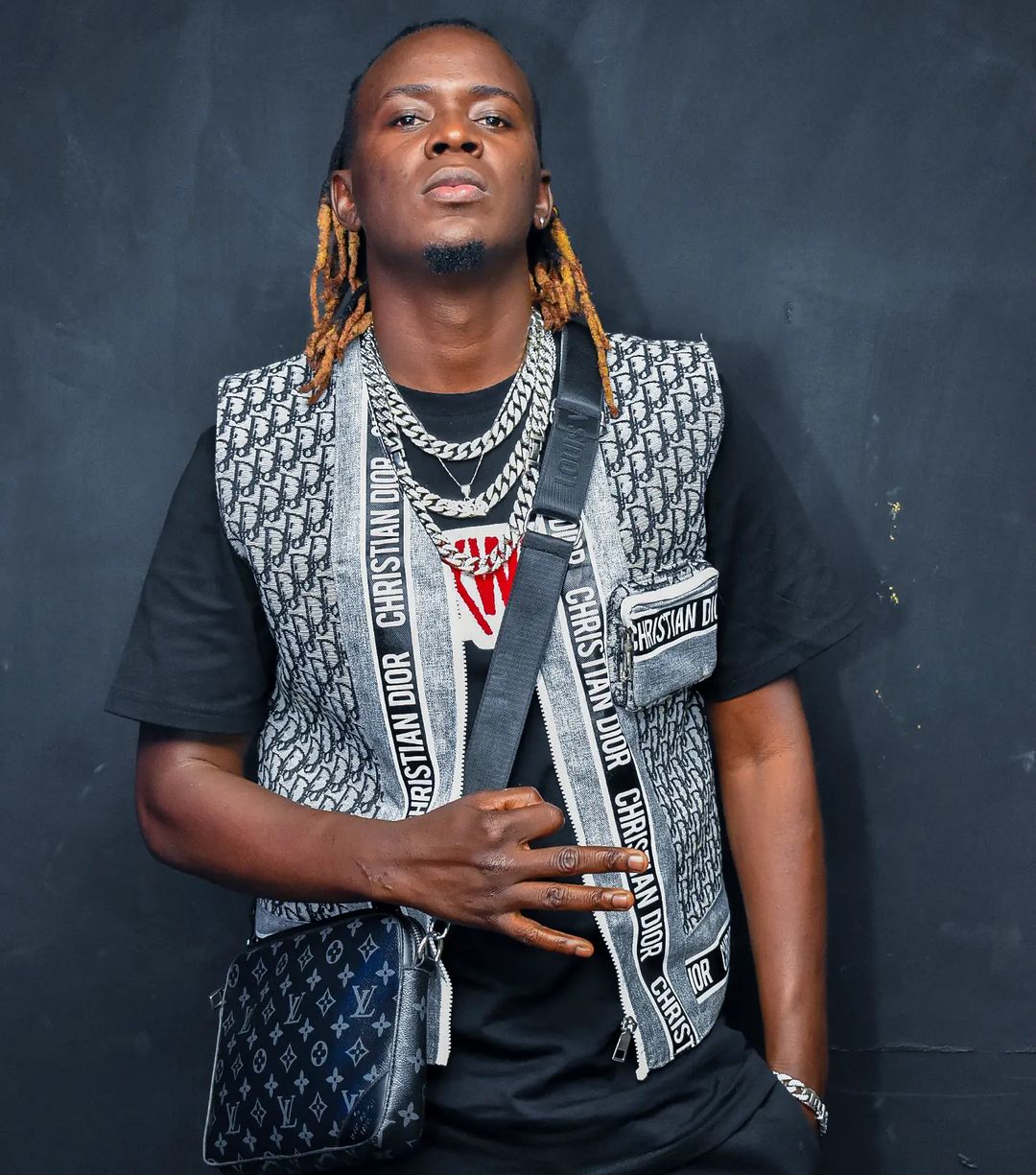  STAA MUZIKI NCHINI KENYA WILLY PAUL ADOKEZA UJIO WA NGOMA MPYA