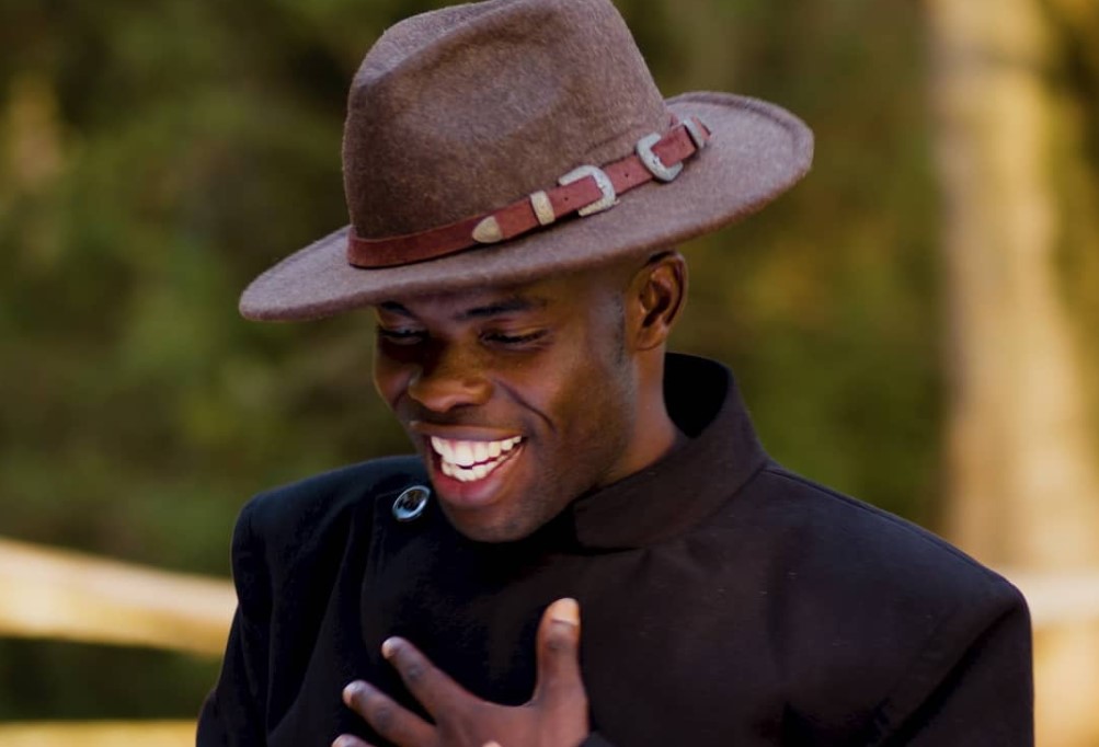  CHRIS EVANS AWATAKA WALIMENGU WAMPE UHURU WA KUIKUZA PENZI LAKE NA MREMBO BRISHER KASH