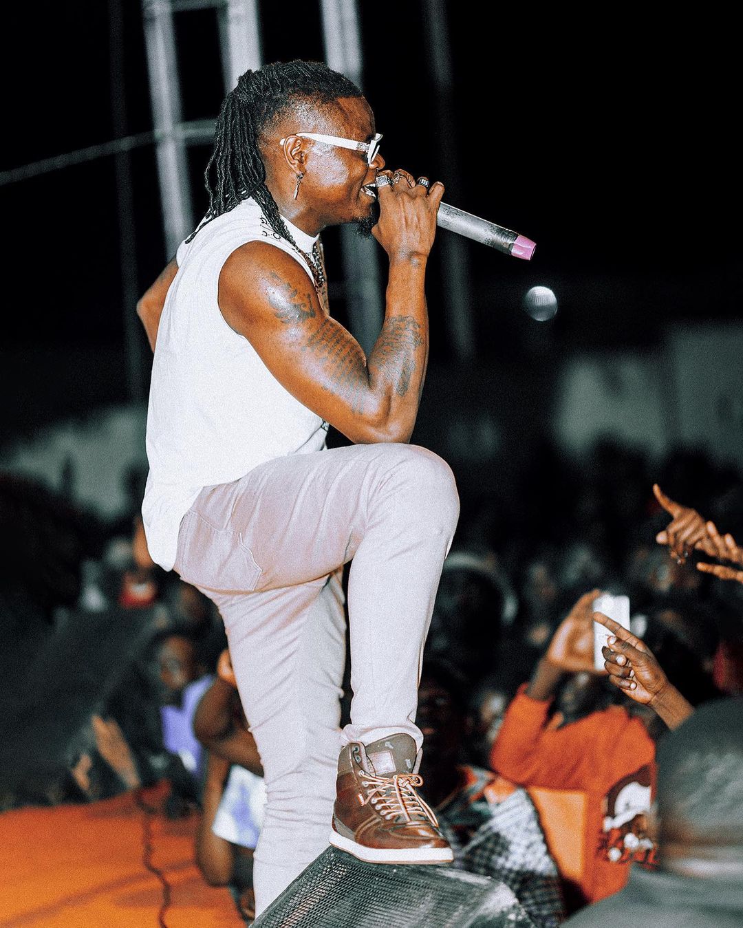  PALLASO AWACHANA MAPROMOTA WANAOMLAMU ANATOZA PESA NYINGI KWA SHOWS ZA NDANI