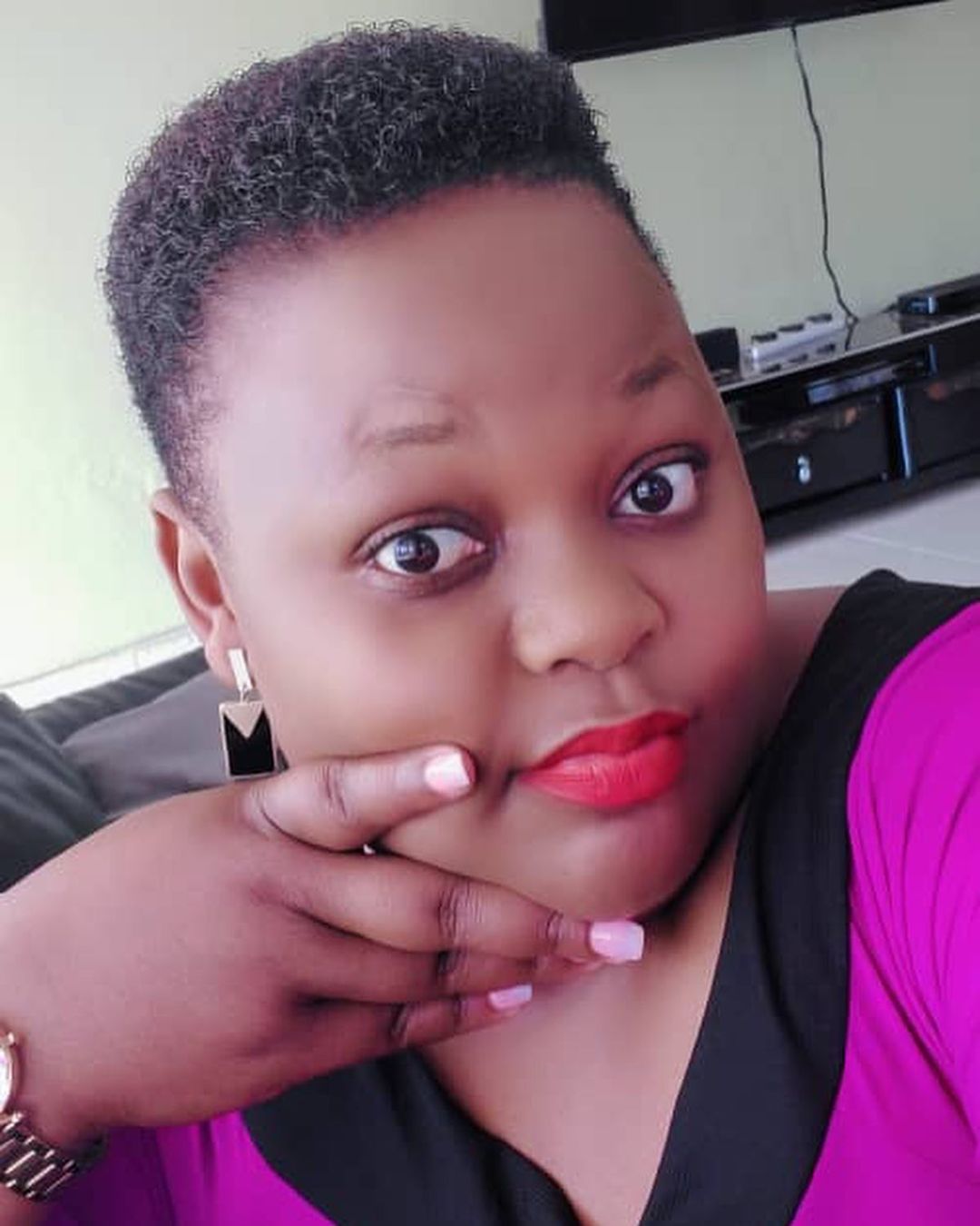  CATHERINE KUSASIRA AFUNGUKA KUFUNGIWA SHOWS NA MAPROMOTA KISA MSIMAMO WAKE WA KISIASA