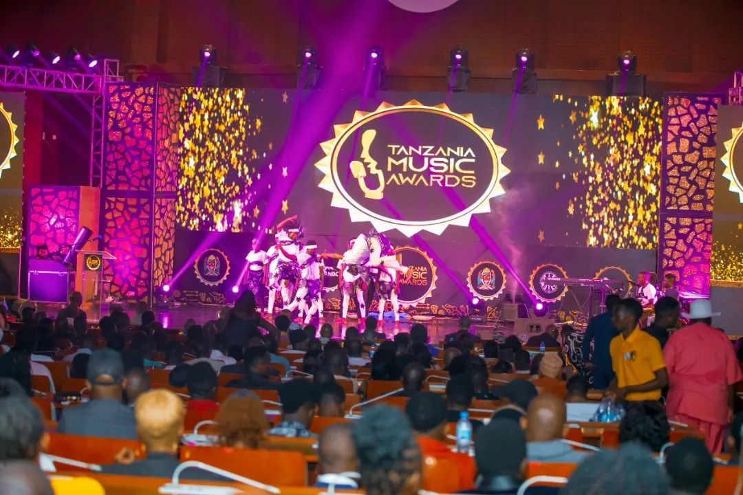  ALI KIBA NA HARMONIZE WANG’ARA KWENYE TUZO ZA TANZANIA MUSIC AWARDS 2021