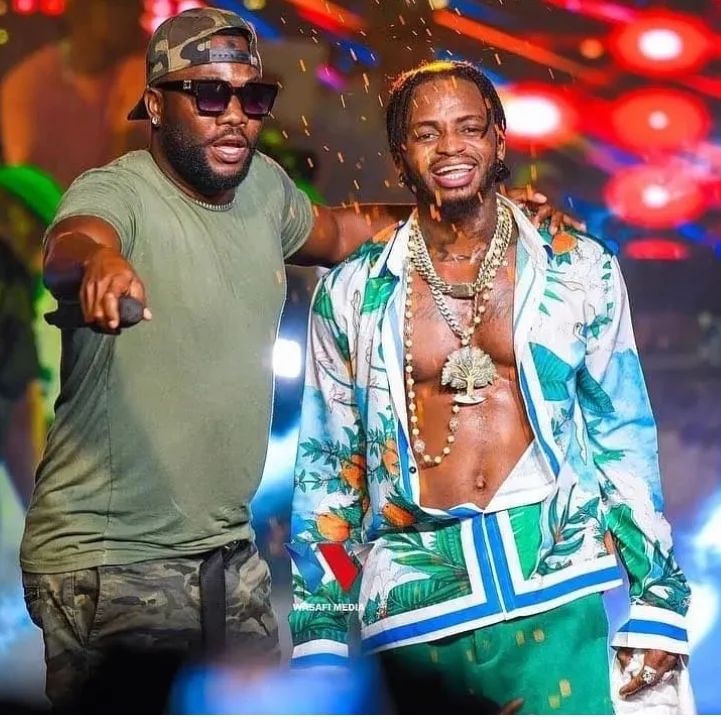  H. BABA AMWAGIA SIFA DIAMOND PLATNUMZ BAADA YA KULAMBA UBALOZI WASAFI BET