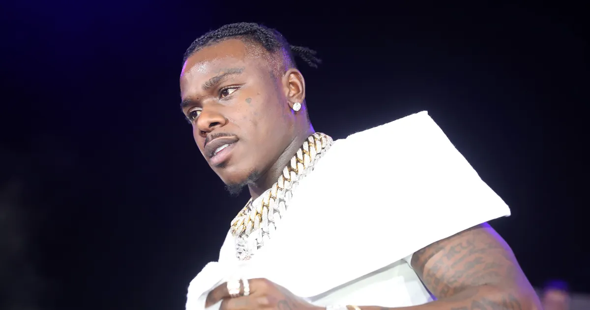  DABABY KUFUNGULIWA MASHTAKA KWA KUMPIGA NGUMI NA KUMG’OA MTU JINO