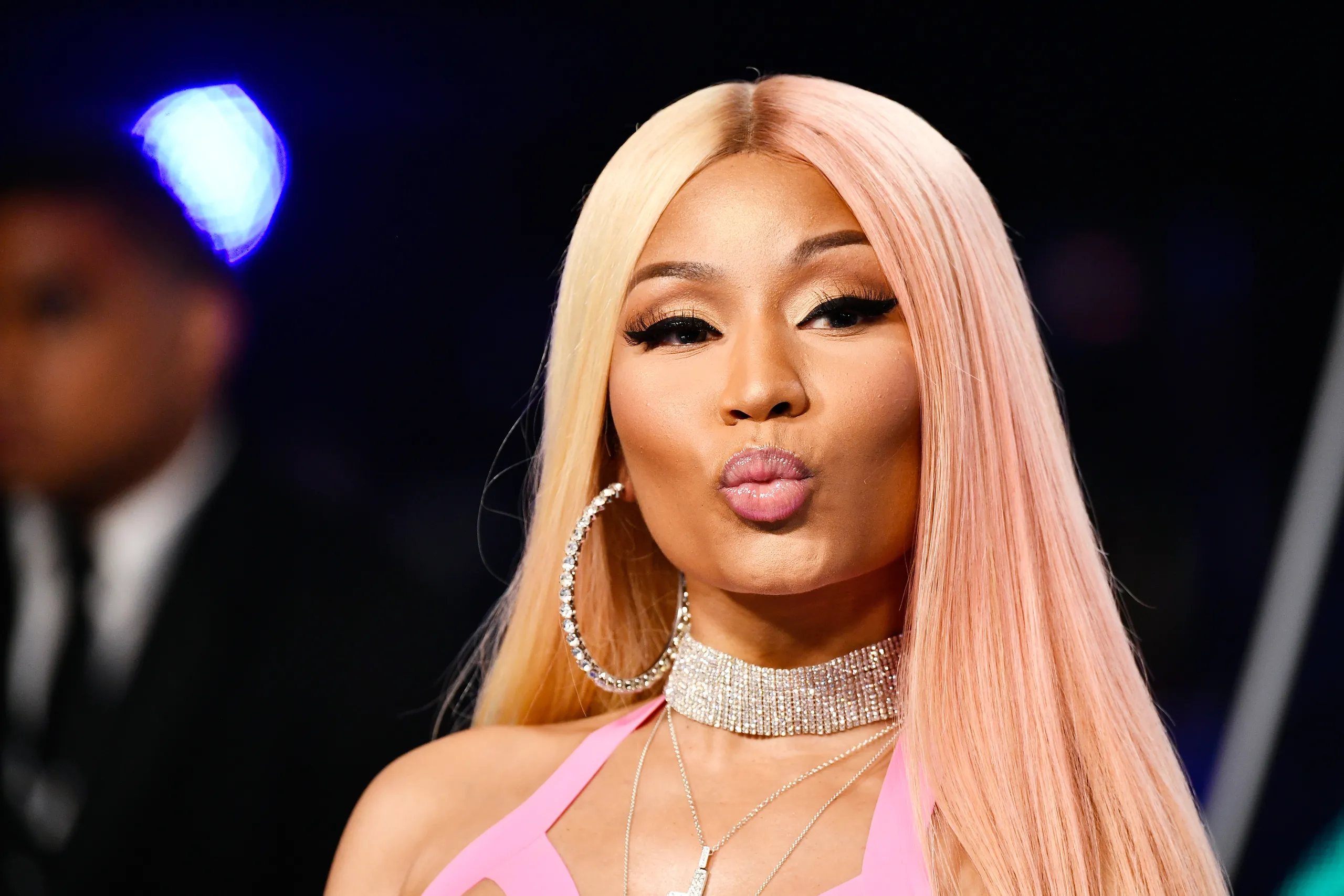  NICKI MINAJ AMFIKIA RIHANNA KWA IDADI YA VIDEO ZILIZOFIKISHA VIEWS BILLIONI 1 YOUTUBE
