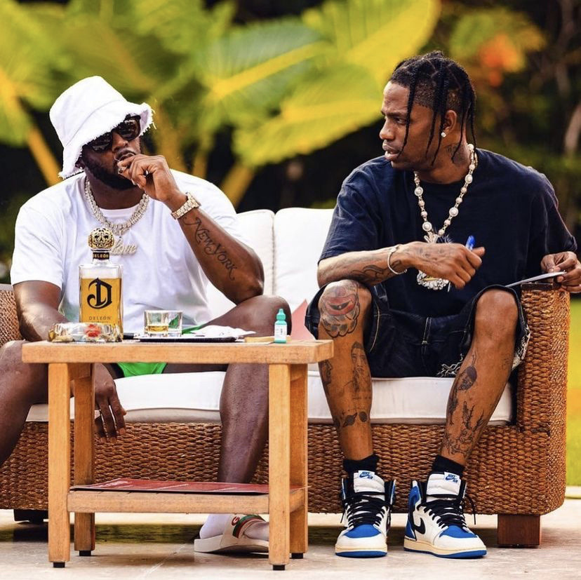 DIDDY AFUNGUKA KUMKINGIA KIFUA TRAVIS SCOTT KWENYE TUZO ZA BILLBOARD