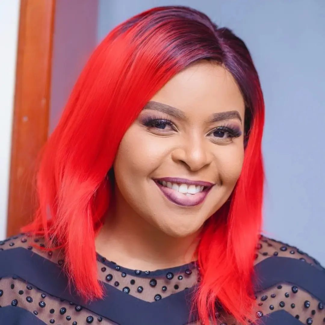  SIZE 8 AWAJIBU KITAALAM WANAOMKOSOA MTANDAONI