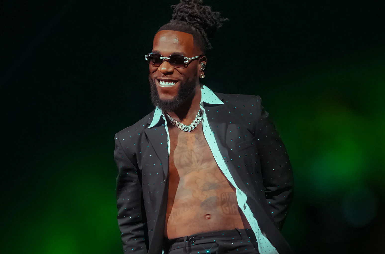  BURNA BOY AKIRI LAST LAST NDIO WIMBO ULIOMUINGIZIA PESA NYINGI KATIKA MUZIKI WAKE