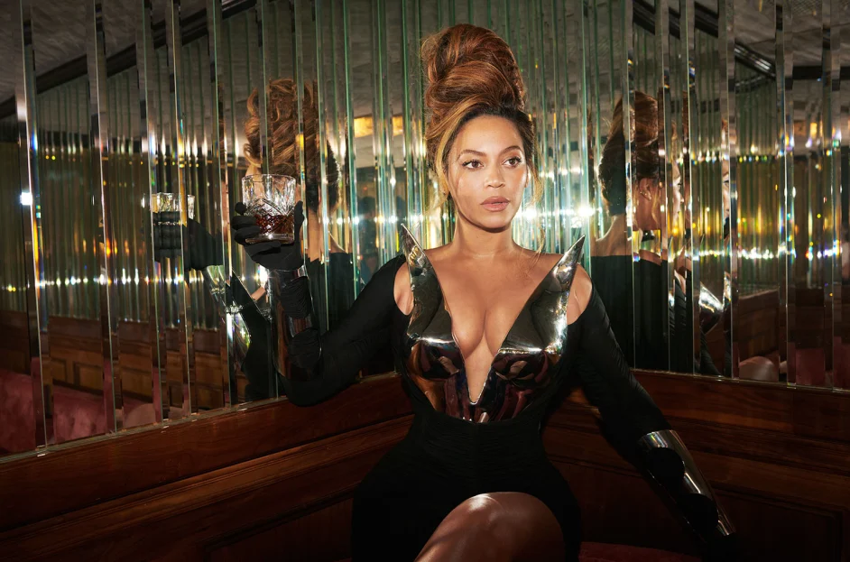  BEYONCE ARIDHIA OMBI LA KUONDOA NENO “SP*Z”  KWENYE WIMBO WAKE “HEATED”