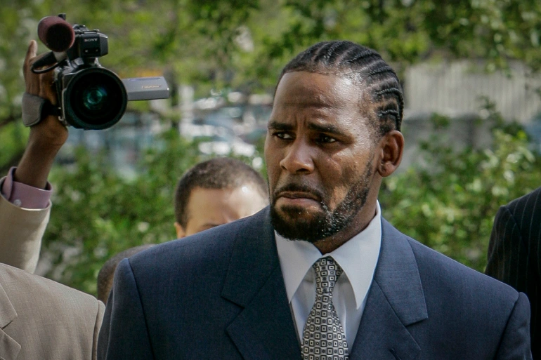  R KELLY AKUTWA NA MAKOSA YA KUJIHUSISHA NA PICHA ZA NGONO ZA WATOTO WADOGO