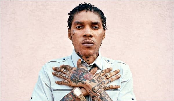  Vybz Kartel amposa mrembo wa Kituruki Sidem Ozturk