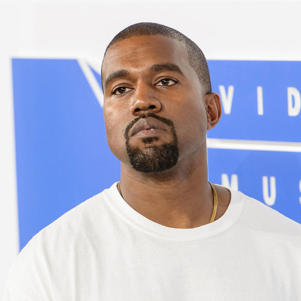  Kanye West kupewa taarifa kupitia gazeti