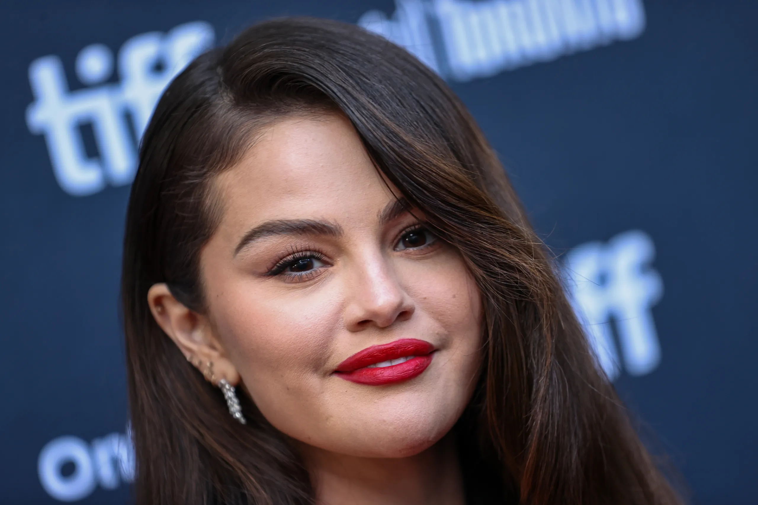  Selena Gomez Amkingia Kifua Hailey Bieber Kisiri Baada ya Shutuma za Justin