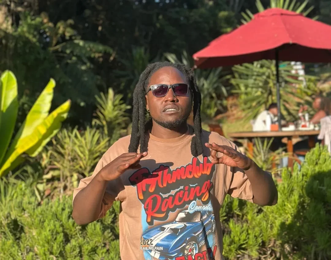  Parroty Vunulu Aomba Msamaha kwa Kukataa Kunyoa Dreadlocks Zake Baada ya Manchester United Kupoteza