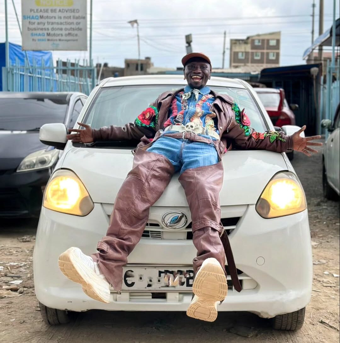 Stevo Simple Boy Aonyesha Mafanikio kwa Kununua Daihatsu Mira