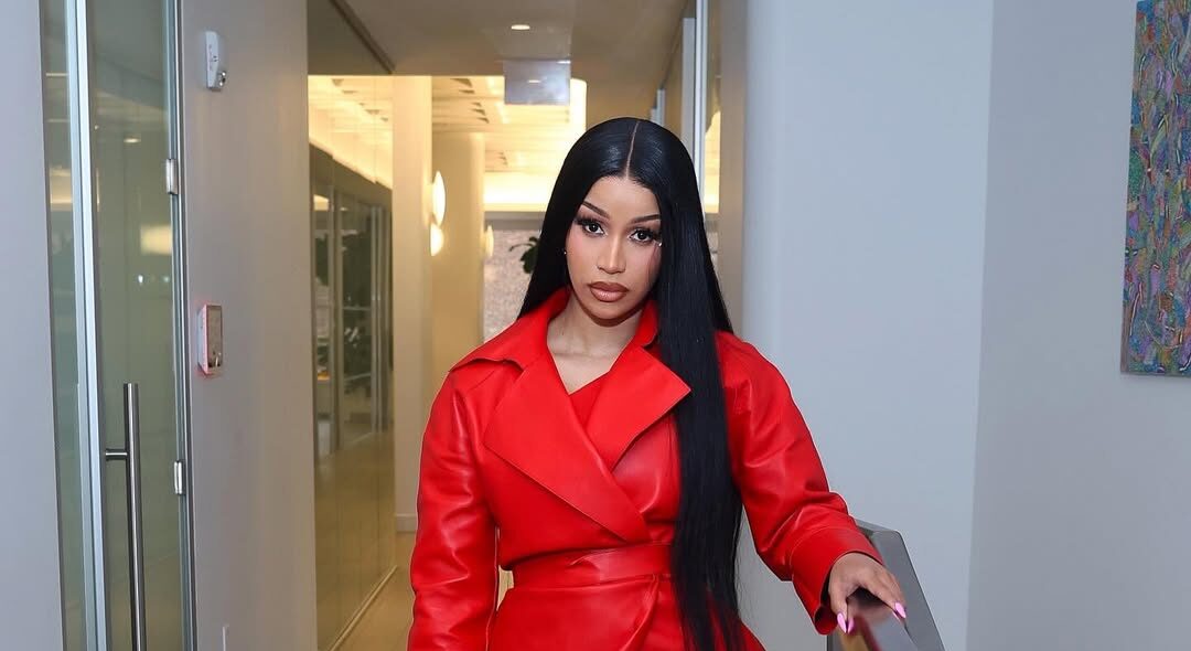  Cardi B Kizimbani: Ashtakiwa kwa Kumrushia Shabiki Kipaza Sauti