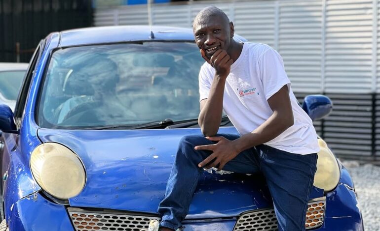  Stevo Simple Boy Ajibu Wanaodai Anatumia Magari Kutafuta Umaarufu
