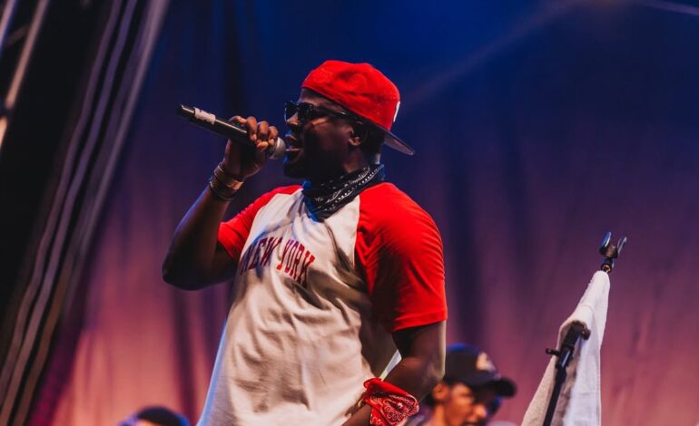 Rapa Wakazi Amkingia Kifua Master Jay Dhidi ya Kubezwa na Wasanii
