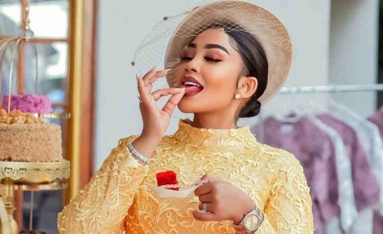  Zari Hassan Afichua Anavyosumbuliwa na Wanaume Wanaomtaka Kimapenzi Mtandaoni