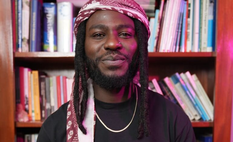 Nviiri the Storyteller Akataa Smartphone kwa Ajili ya Kulinda Afya Ya Akili