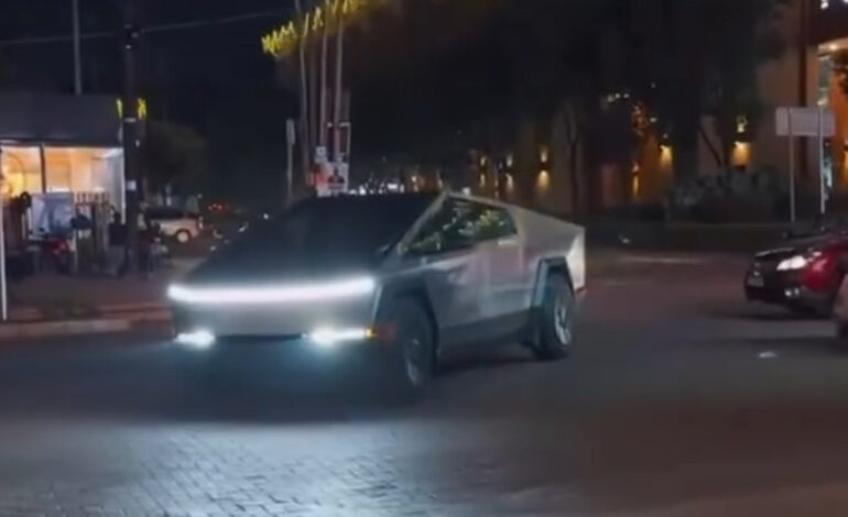  Chameleone Aonyesha Gari Jipya la Kifahari aina ya Tesla