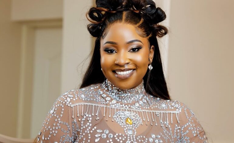 Mrembo wa Kenya Asema Hajakaa Chini kwa Wiki 5 Baada ya Kufanyiwa Upasuaji wa Kuongeza Makalio BBL