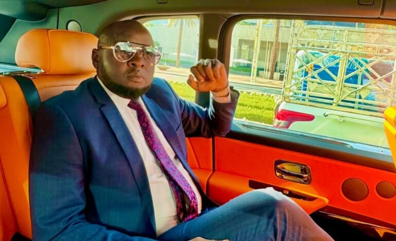  Mwijaku Amkosoa Baba Levo kwa Kuwalisha Wananchi Chakula cha Bure Mwaka Mpya